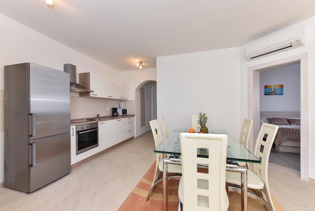 Apartments Ana Vrsi Bagian luar foto
